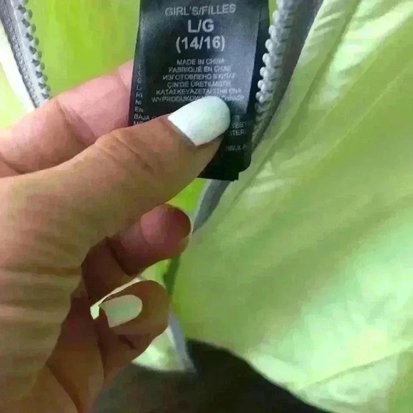 The north face girls jacket - Picture 2 of 9